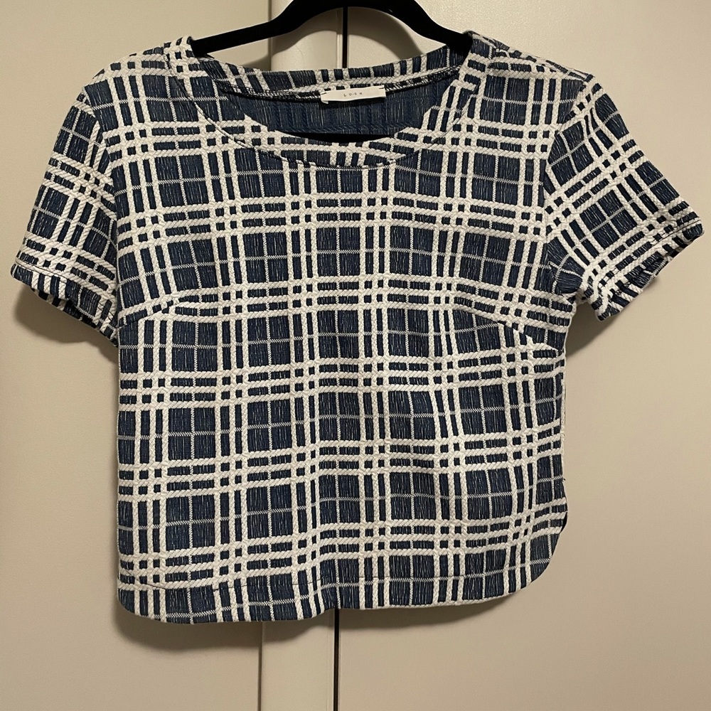 Lush, cropped textured plaid top!